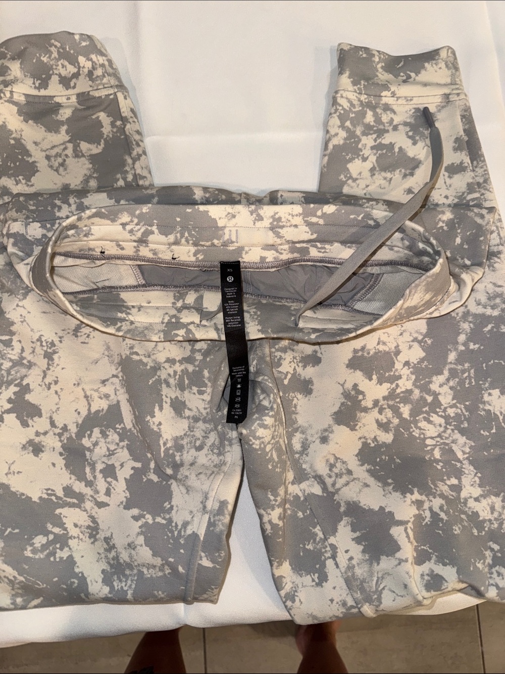 lululemon athletica Gray & Cream Marble-Print Track Pants